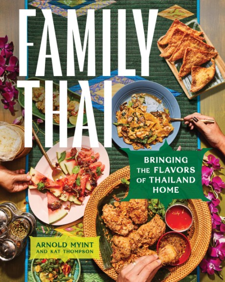 Cover image for Family Thai Bringing the Flavors of Thailand Home